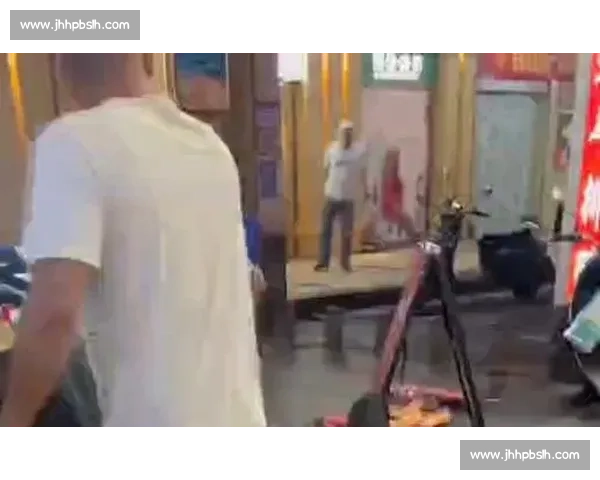 赛道惊魂十分钟!外卖小哥误入闯关现场 保安大哥带我狂奔脱险